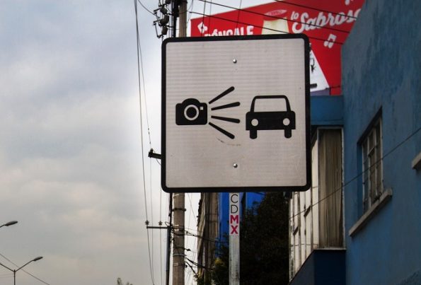 60104110. México, 4 Ene 2016 (Notimex- Nicolás Tavira).- La Secretaría de Seguridad Pública capitalina puso en marcha desde diciembre de 2015, los dispositivos tecnológicos encargados de emitir las “fotomultas”, además se instalaron señalamientos relacionados a este nuevo sistema en las principales arterias de la ciudad. NOTIMEX/FOTO/NICOLÁS TAVIRA/NTG/HUM/