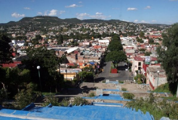 Vista panorámica de la ciudad desde lo alto de la escalinata. Gobierno de Tlaxcala