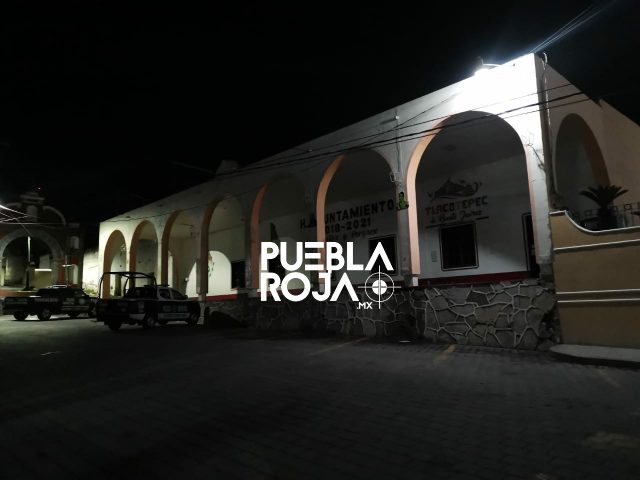 FGE detiene e investiga a ocho policías de Tlacotepec por presunta relación con banda delictiva