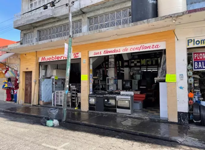 Asaltan mueblería en el Centro Histórico; ladrones amarran a empleados y huyen con 40 mil pesos