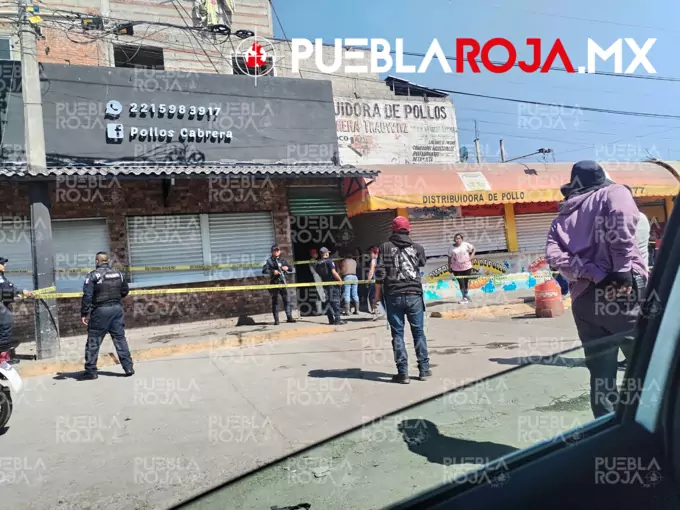 Ejecutan a “El Camarón” dentro de una pollería en la Central de Abasto; lo acribillan con rifle AR-15