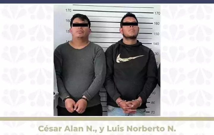 Detienen a dos sujetos por robar un vehículo con violencia en Xonacatep