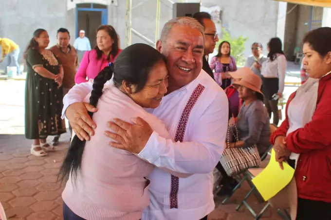 Con jornada de atención ciudadana , Severiano de la Rosa acerca servicios a familias de Ex Hacienda Concepción Capulac