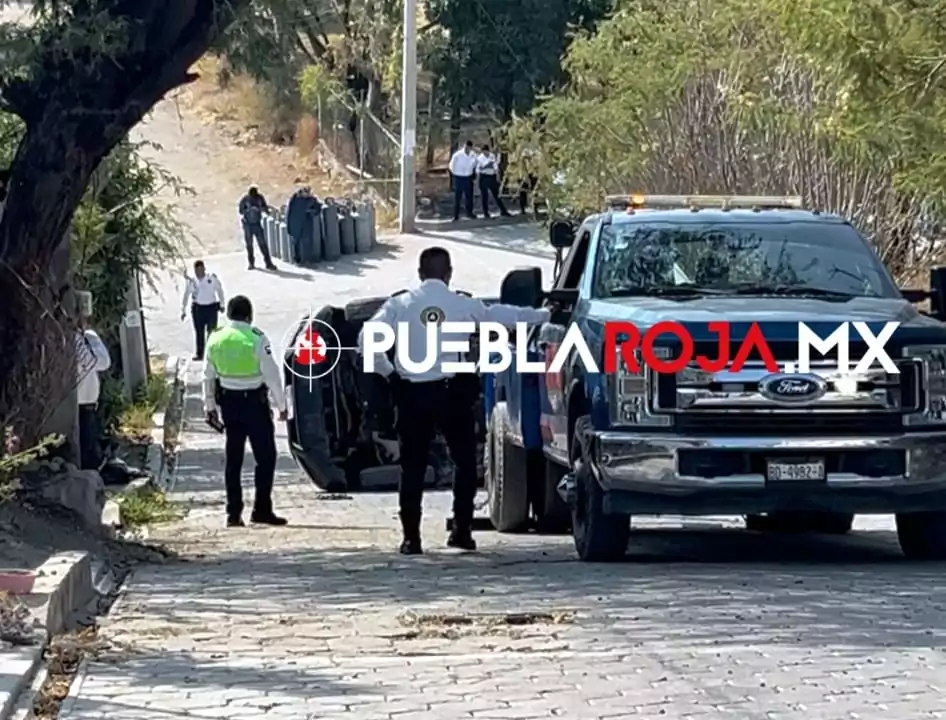 Volcadura de camión de Global Gas causa alarma en Izúcar