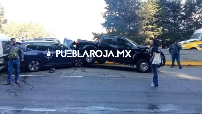 Cierre total por choque múltiple en la autopista México–Puebla, a la altura de Río Frío