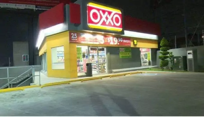 Asaltan Oxxo en Tepeaca: ladrón armado se lleva mil pesos y escapa sin dejar rastro