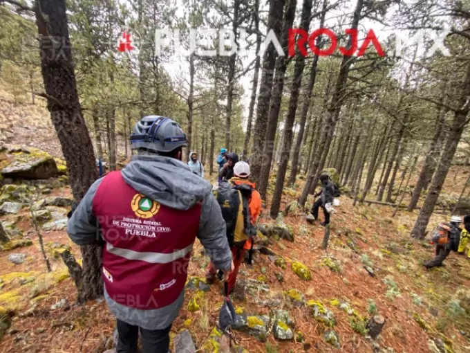 Rescatan a alpinistas extraviados en el Citlaltépetl; uno resultó lesionado