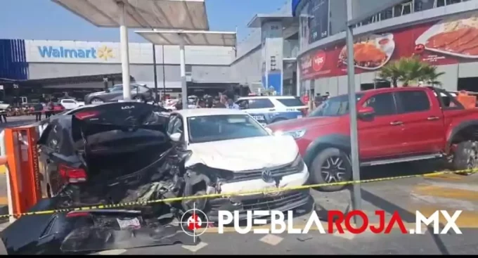 VIDEO: Una mujer muerta y nueve heridos dejó accidente en Via San Ángel en la Atlixcáyotl