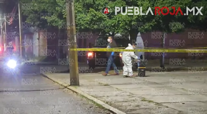 Ejecutan a vendedor de micheladas dentro de su auto en Puebla; niño de 9 años sale ileso