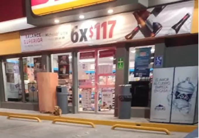 Asaltan OXXO en Cuautlancingo y roban auto a cliente; huyen sin ser detenidos