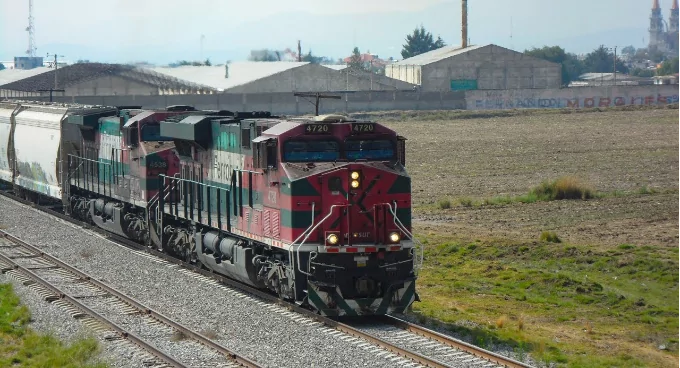 Roban rastrillos y jabón a un tren en movimiento en Rafael Lara Grajales