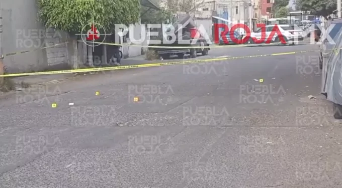 Atacan a balazos a dos hombres en la colonia Universidades; padre e hijo resultan heridos