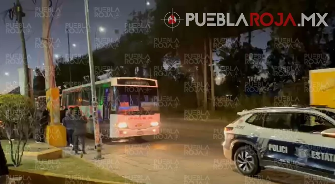 Asalto armado a autobús Expreso del Sur en la autopista deja cuatro pasajeros golpeados