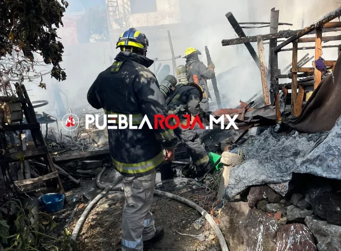 Incendio mortal en Guadalupe Hidalgo: muere hombre de 71 años entre material reciclado