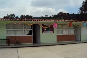 Saquean telesecundaria en Tecamachalco: se llevan proyectores, pantallas y equipo