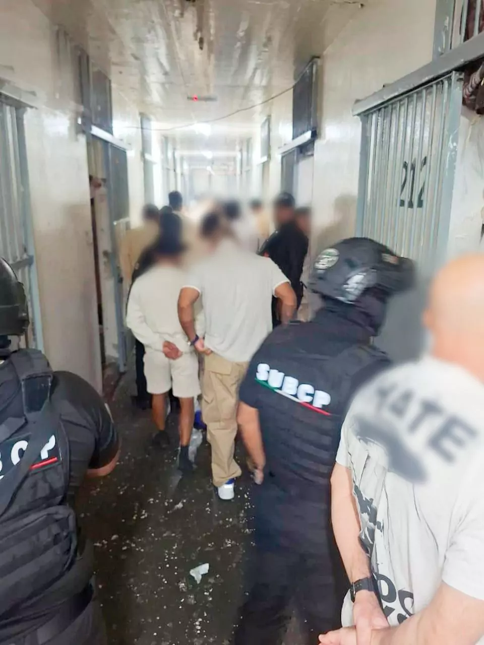 Operativo sorpresa en penal de San Pedro Cholula deja aseguramiento de armas y artículos ilícitos