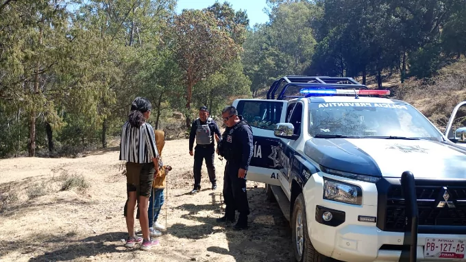 Papá se lleva a su bebé y hermanos lo siguen por el cerro en Amozoc; todos fueron hallados sanos y salvos