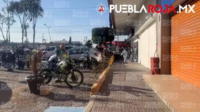 Asaltan a joven dentro de banco en Plaza San Pedro