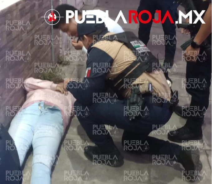 Mujer se desvanece en la 7 Sur y muere por aparente infarto