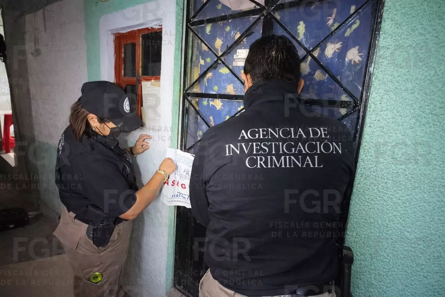 Cateo contundente en Huauchinango: FGR decomisa más de kilo y medio de droga y detiene a presunto narcomenudista