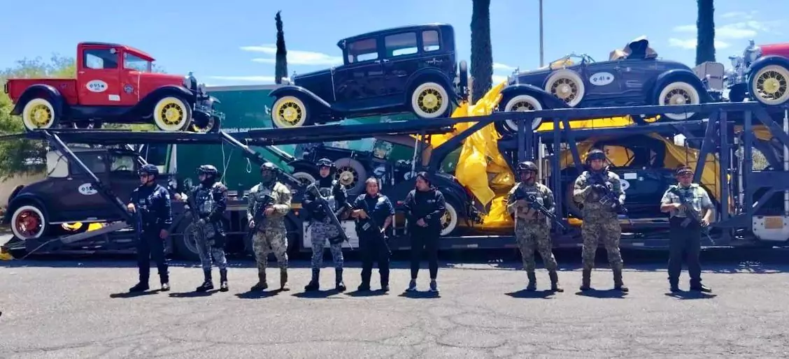 Seguridad federal, estatal y municipal asegura nodriza con autos de colección