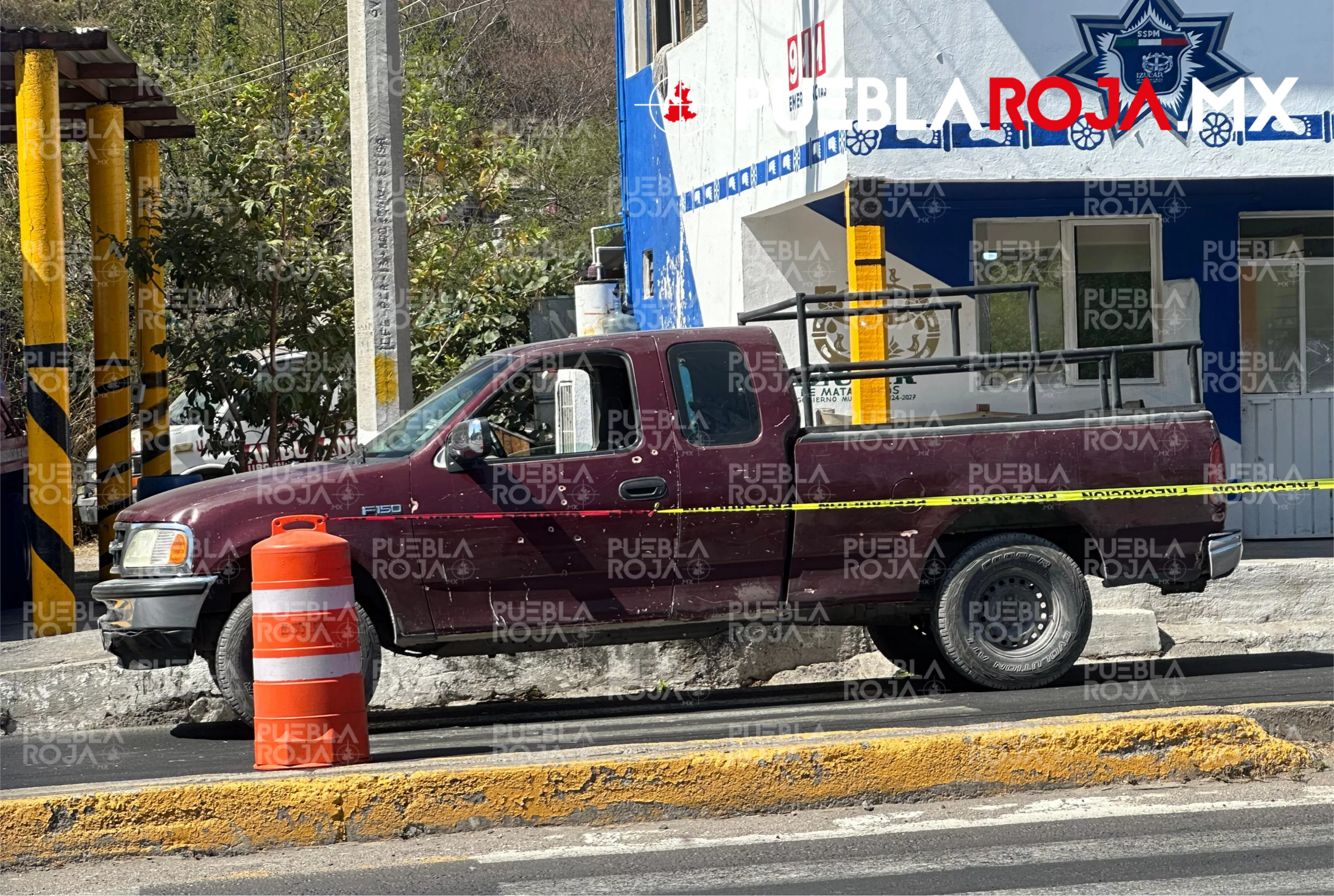 Balean camioneta sobre la carretera Izúcar de Matamoros; una pareja resultó herida
