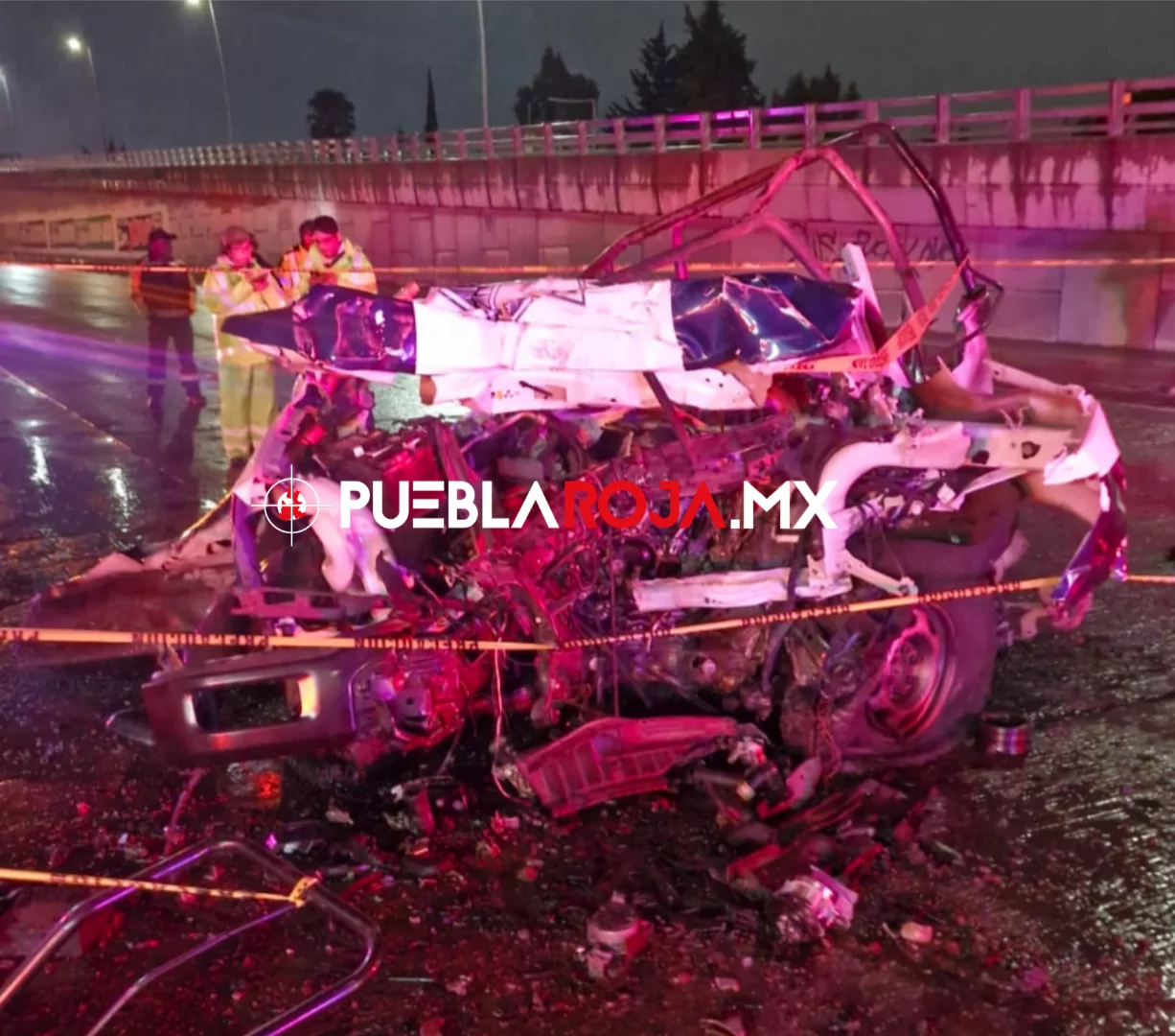 Muere policía estatal tras chocar y arder su patrulla en la México-Puebla