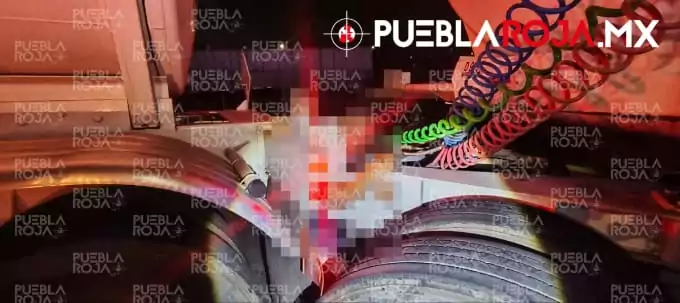 Muere aplastado entre remolques en el Periférico Ecológico