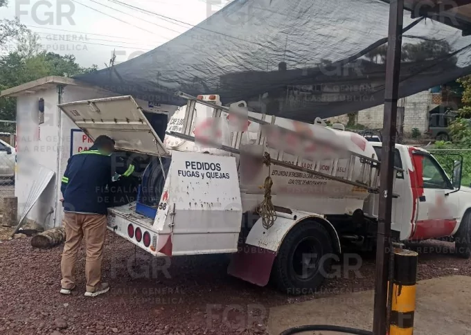 Caen tres y aseguran más de 9 mil litros de combustible en Xicotepec