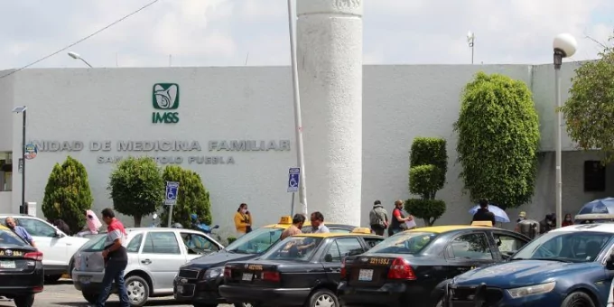 Encapuchados asaltan clínica 7 del IMSS; golpean a guardia y roban medicamentos