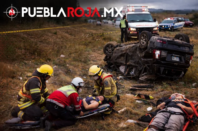 Vuelca camioneta en la Puebla-Veracruz; muere un hombre y dos jóvenes quedan graves