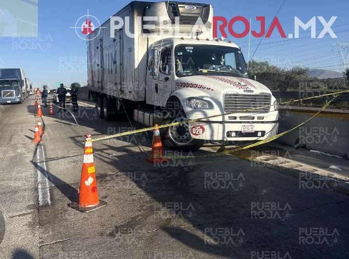 Matan a balazos a trailero en intento de asalto en la autopista Puebla-Orizaba
