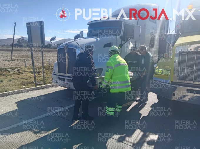 Choque mortal en la Puebla-Orizaba: muere conductor tras impactarse contra tráiler