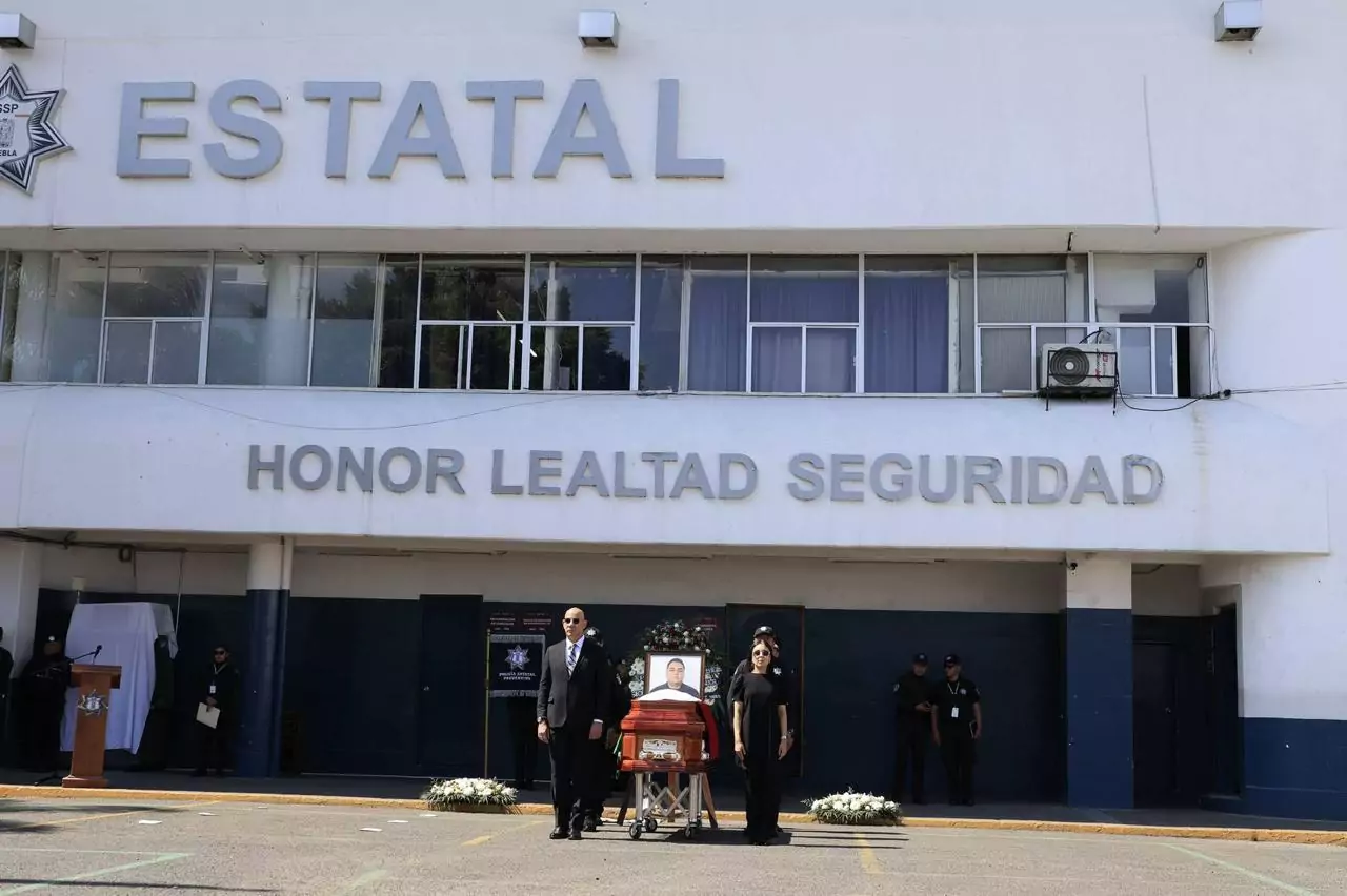 Entre honor y reconocimiento, despiden a Valentín Gerardo, policía estatal fallecido en servicio