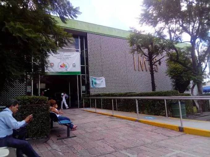 Comando armado irrumpe en clínica del centro y golpea a encargado para robar