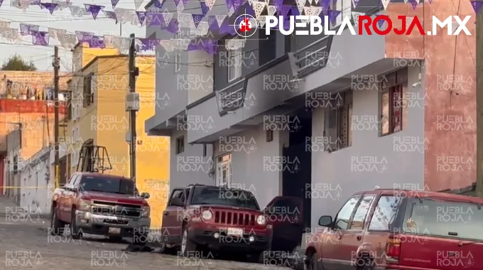 Rafaguean casa mientras familia dormía y queman sus camionetas en Puebla