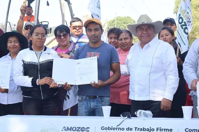 Severiano de la Rosa inicia obra, entrega reconocimientos de calle y fortalece la unidad social en San Pedro Chachapa
