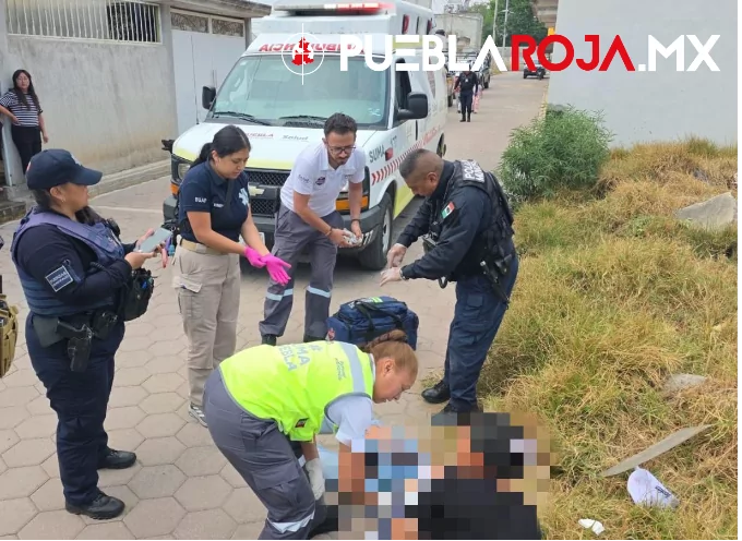 Paramédicos de Cuautlancingo atienden a mujer que sufrió robo de su camioneta en Cholula