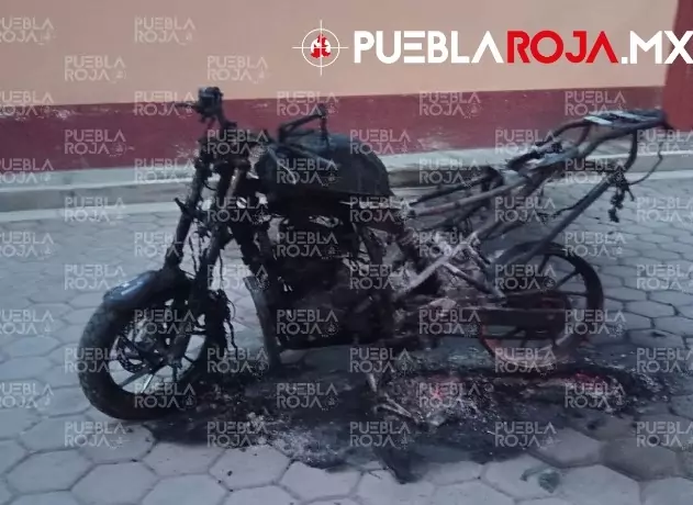 Intentan linchar a presunto ladrón en Tochtepec y terminan quemando una patrulla