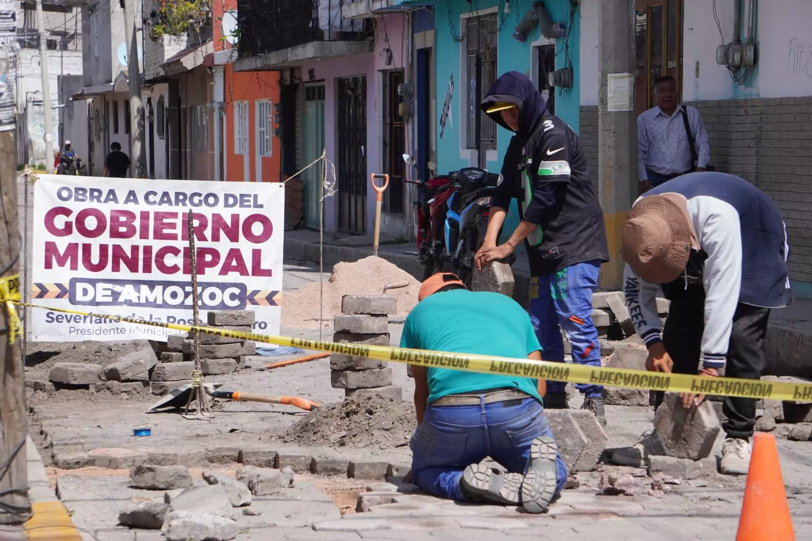 Gobierno Municipal de Amozoc continúa con trabajos de renivelación de adoquín en distintas colonias