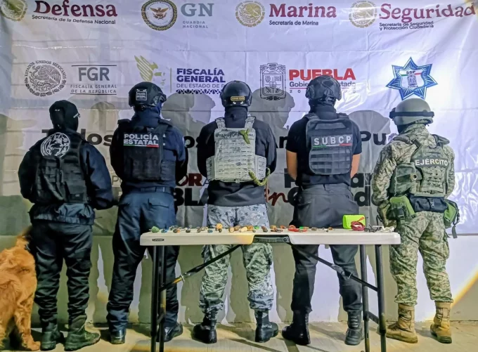 Aseguran armas hechizas y objetos prohibidos en operativo del penal de Huauchinango