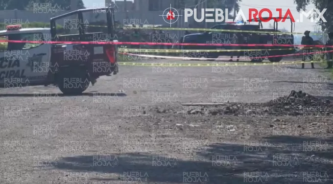 Calcinan a un hombre junto a un auto incendiado en Amozoc