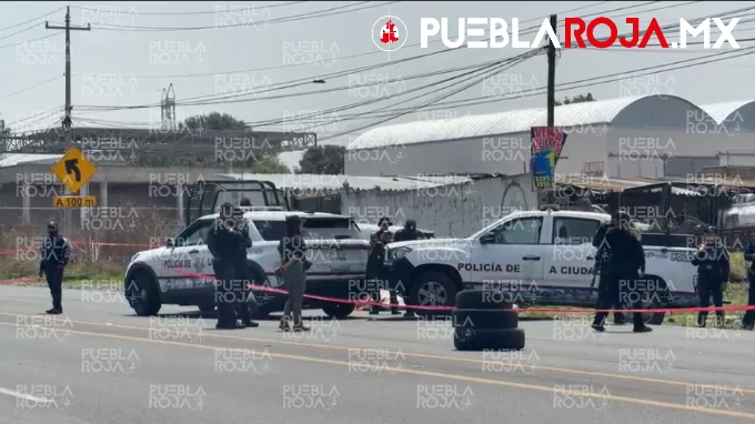 Encobijado y maniatado: abandonan cadáver en la carretera Puebla-Canoa