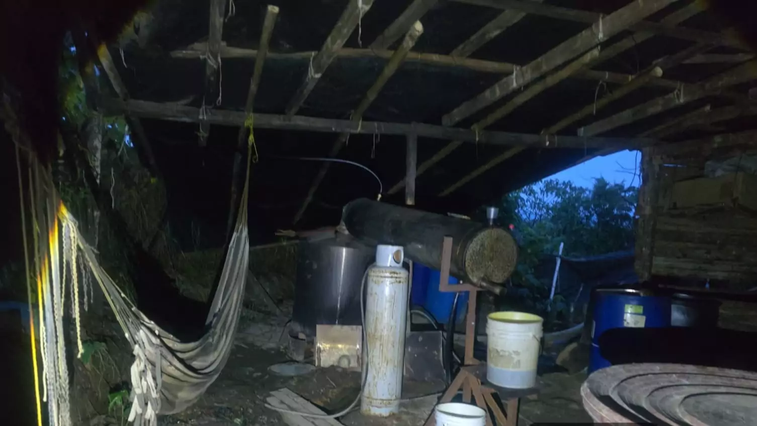 Hallan narcolaboratorio en Tlapacoya; decomisan droga, químicos y equipo especializado