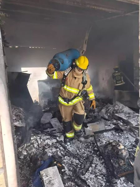 Suman tres muertos por la explosión en Geovillas del Sur; fallece la dueña de la vivienda
