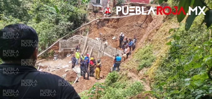 Sepultado por un derrumbe y rescatado contra reloj en Xicotepec