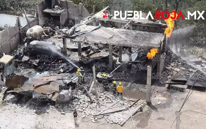 Infierno en Tepeaca: explotan pipas de gas en bodega huachicolera