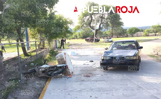 Muere joven motociclista tras choque frontal contra un Tsuru en Guadalupe Santa Ana