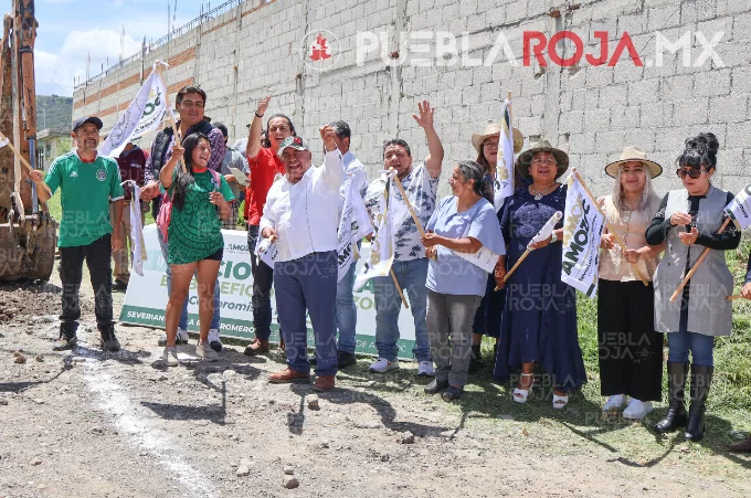 ¡Una más! Severiano de la Rosa dio banderazo a otra obra de drenaje sanitario en San Salvador Chachapa