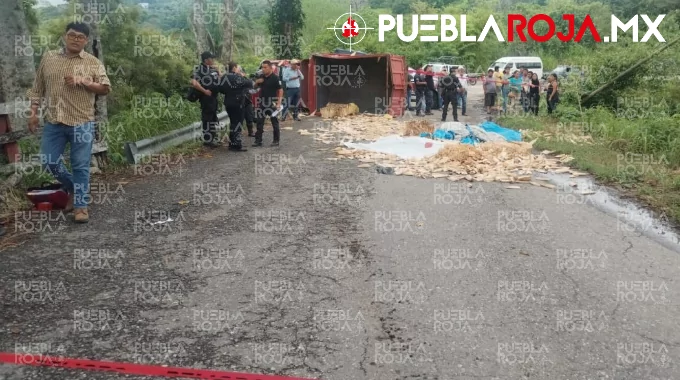 Joven de 21 años muere tras volcadura en la Sierra Norte de Puebla